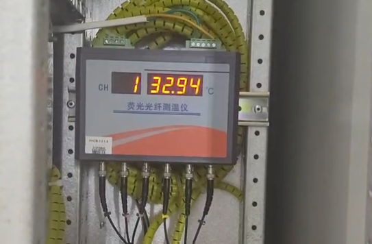 開關柜熒光光纖測溫系統解決方案